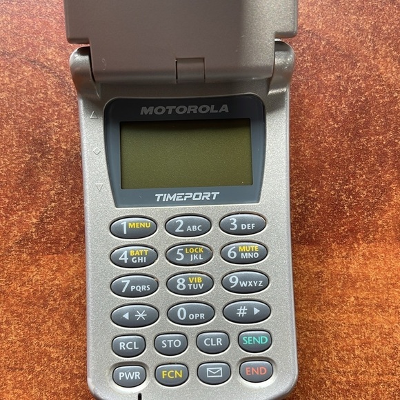 Vintage Mercedes-Benz Motorola Timeport Cell Phone sold as is. Preowned - Picture 8 of 12